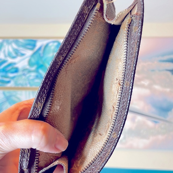 FINAL SALE!🎉Louis Vuitton Monogram Pouch - Picture 4 of 4